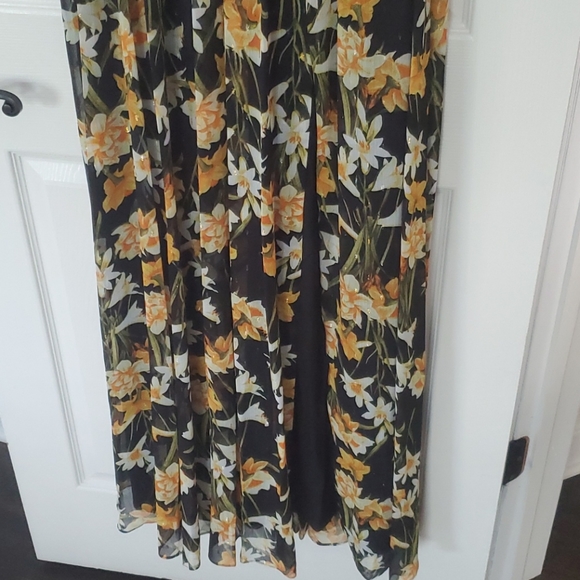 Long Floral Dress with Front Slit - 8 - Picture 7 of 7